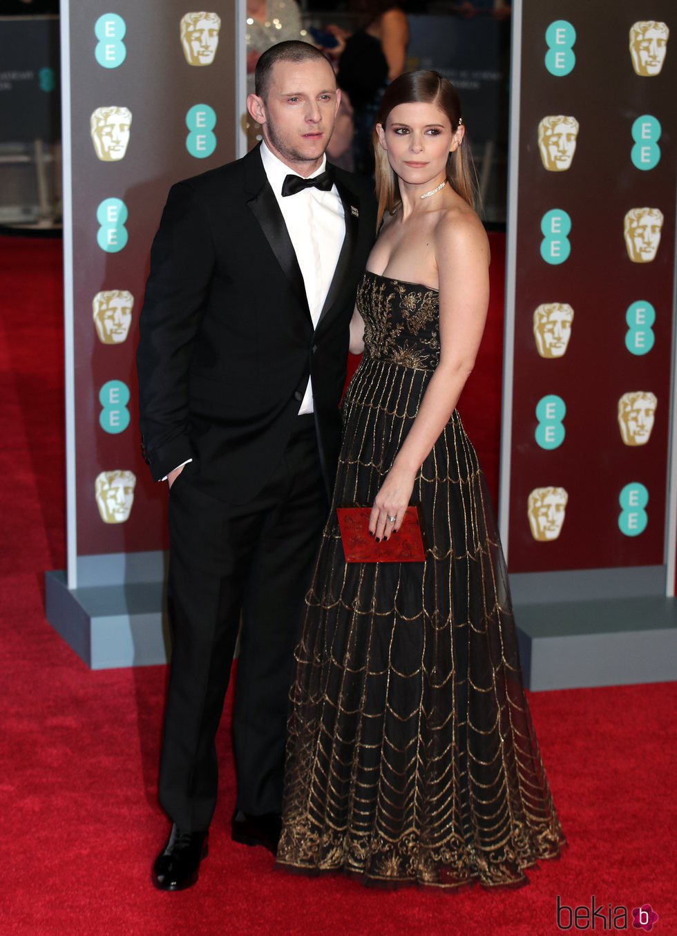 Jamie Bell y Kate Mara en la alfombra roja de los Premios BAFTA 2018