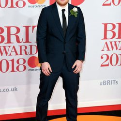 Ed Sheeran en la alfombra roja de los Brit Awards 2018