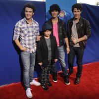 Kevin, Nick, Joe y Frankie Jonas en el estreno de la película 'Ponyo'