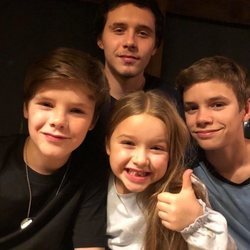 Brooklyn, Romeo, Cruz y Harper Beckham, por el cumpleaños del mayor de los hermanos