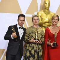 Sam Rockwell, Frances McDormand, Allison Janney y Gary Oldman posan con su Oscar 2018