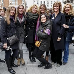 Susanna Griso y demás periodistas en la huelga del 8 de marzo por el Día de las Mujeres