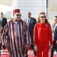 Mohamed VI y Lalla Salma de Marruecos en el aeropuerto de Rabat