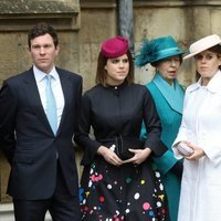 La Princesa Beatriz, la Princesa Ana, Sir Timothy Laurence, la Princesa Eugenia y Jack Brooksbank en la Misa de Pascua 2018
