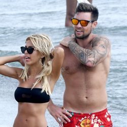Oriana Marzoli y Luis Mateucci en Marbella
