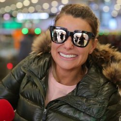 María Lapiedra, muy feliz en la Estación de Sants de Barcelona tras regresar de 'Supervivientes 2018'