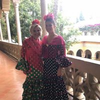 Eugenia Martínez de Irujo y su hija Cayetana Rivera vestidas de flamencas