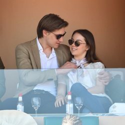 Alexandra de Hannover y su novio comparten miradas cómplices