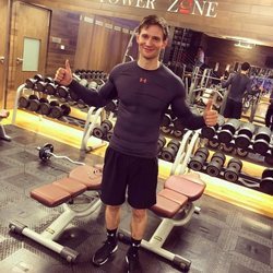 El actor August Wittgenstein en el gimnasio