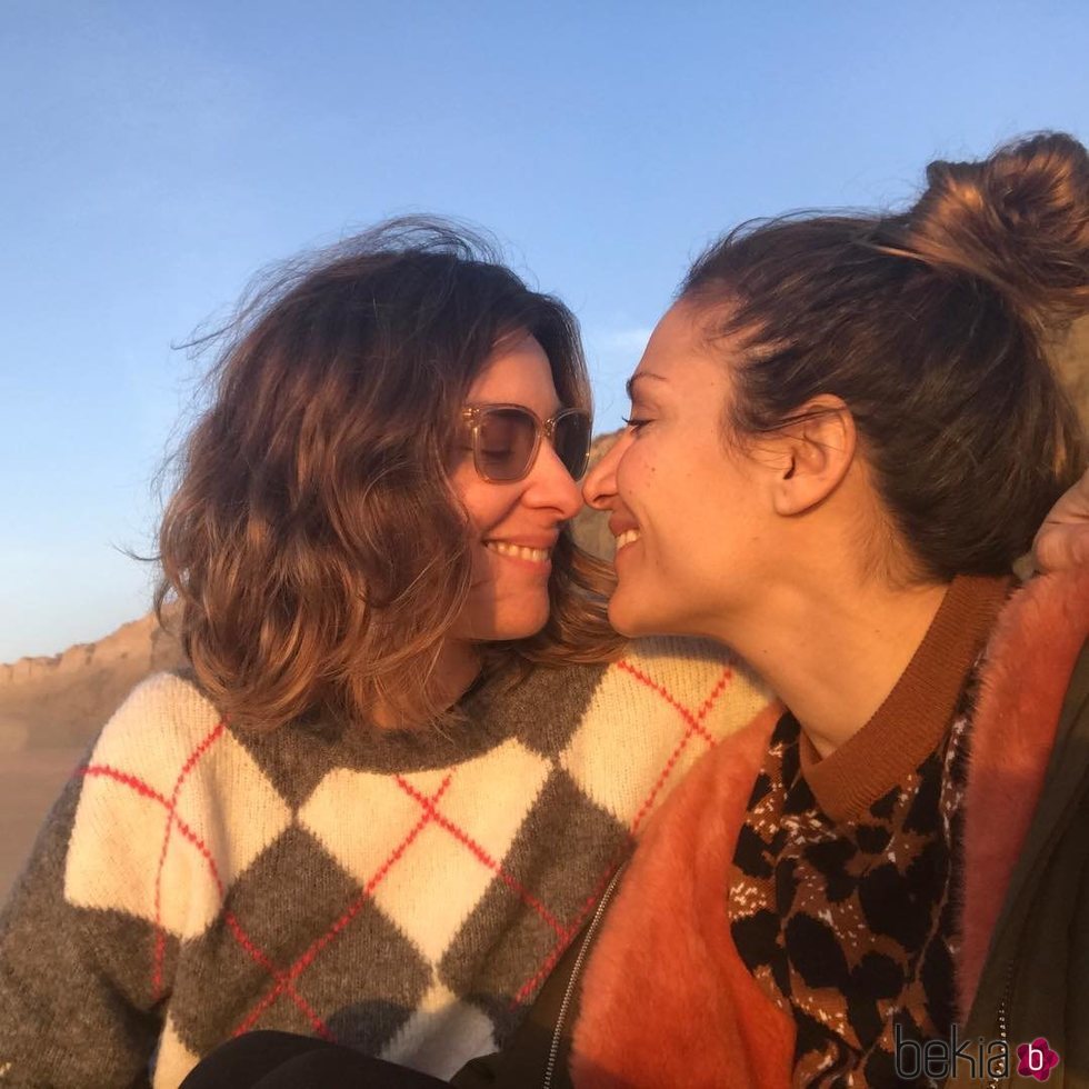 Sandra Barneda y Nagore Robles se miran y sonríen