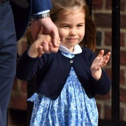 La Princesa Carlota antes de conocer a su hermano Luis de Cambridge