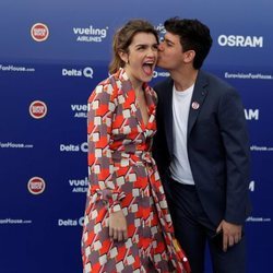 Amaia y Alfred, muy sonrientes durante la Blue Carpet antes de Eurovisión 2018