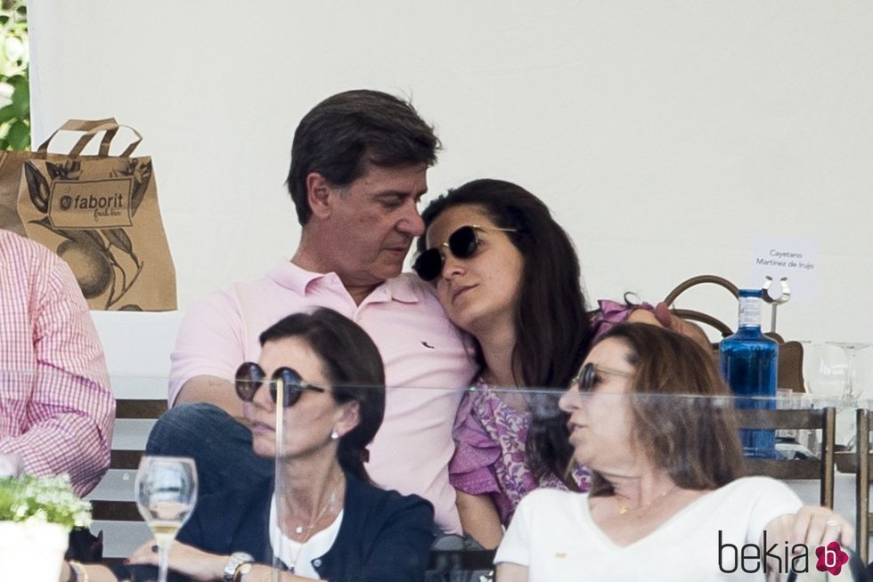 Cayetano Martínez de Irujo y Bárbara Mirjan muy acaramelados