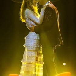 Amaia y Alfred a contraluz en el primer ensayo general previo a Eurovisión 2018