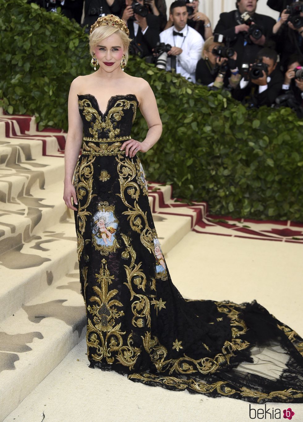 Emilia Clarke en la alfombra roja de la Gala MET 2018