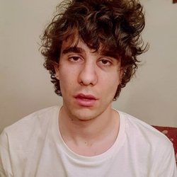 Javier Calvo muestra sus moratones tras el incidente de Lisboa
