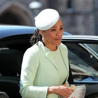 Doria Ragland saliendo del coche antes de la boda del Príncipe Harry y su hija Meghan Markle