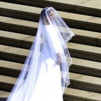 Meghan Markle a su llegada a la Capilla de San Jorge donde le esperaba el Príncipe Harry
