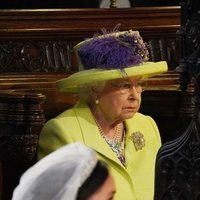 La Reina de Inglaterra atiende a la ceremonia del Príncipe Harry y Meghan Markle