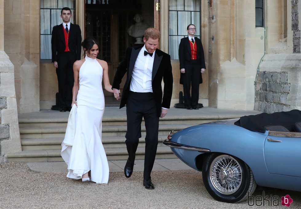 El Príncipe Harry y Meghan Markle salen del Castillo de Windsor tras su boda
