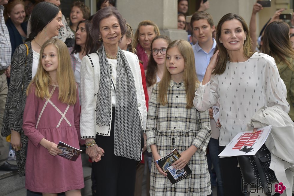 La Reina Sofía, la Reina Letizia, la Princesa Leonor y la Infanta Sofía tras ver 'Billy Elliot, El Musical'