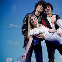 Javier Calvo, Javier Ambrossi y Nerea en la celebración del quinto aniversario de 'La Llamada'