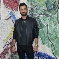 Justin Theroux en Louis Vuitton Cruise 2019