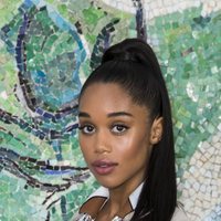 Laura Harrier en Louis Vuitton Cruise 2019