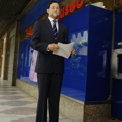 La figura de cera de Mariano Rajoy abandonando el Museo de Cera de Madrid