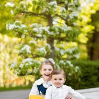 Los Príncipes Estela y Oscar de Suecia posando el Día Nacional de Suecia 2018