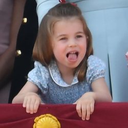 La Princesa Carlota de Cambridge en el balcón del Palacio de Buckingham en el Trooping The Colour 2018