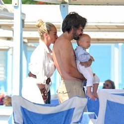 Pirlo de vacaciones en Forte dei Marmi con sus hijos y su novia