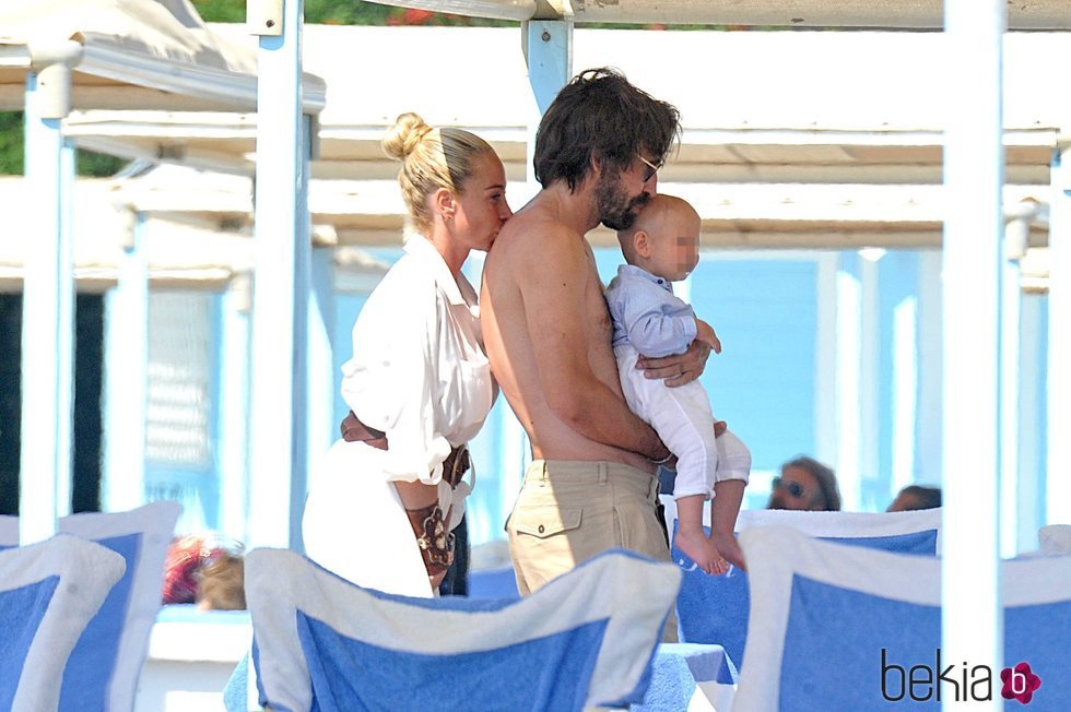 Pirlo de vacaciones en Forte dei Marmi con sus hijos y su novia