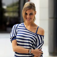 Amaia Salamanca con una  pulsera Power Balance