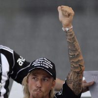 Guti con una pulsera Power Balance en un partido