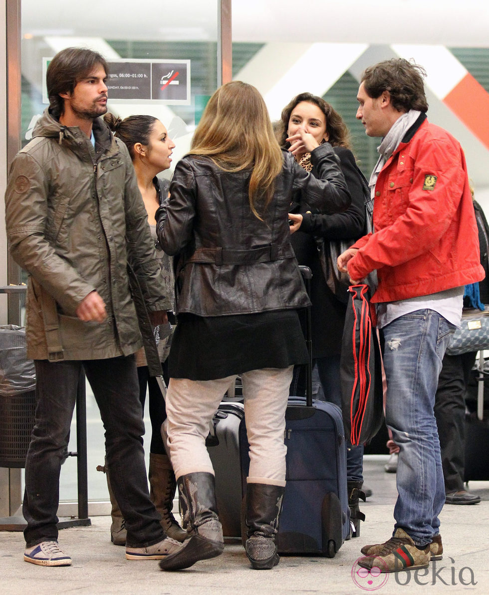 Chenoa, Curi Gallardo y Juan Peña en la estación del AVE