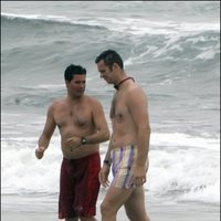 Carlos Morales e Iñaki Urdangarin dándose un baño en Lanzarote