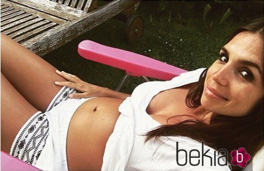 Elena Furiase enseñanado su tripa de embarazada