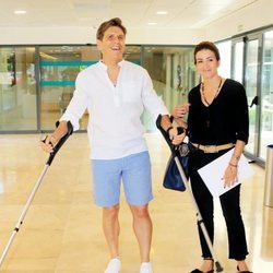 'El Cordobés' y Virginia Troconis saliendo del hospital