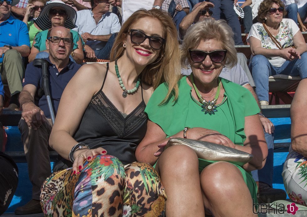 Beatriz Trapote y Carmen Bazán en una corrida de Víctor Janeiro