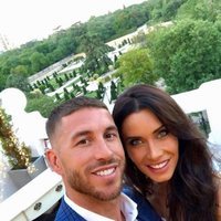 Sergio Ramos y Pilar Rubio muy sonrientes anunciando su compromiso