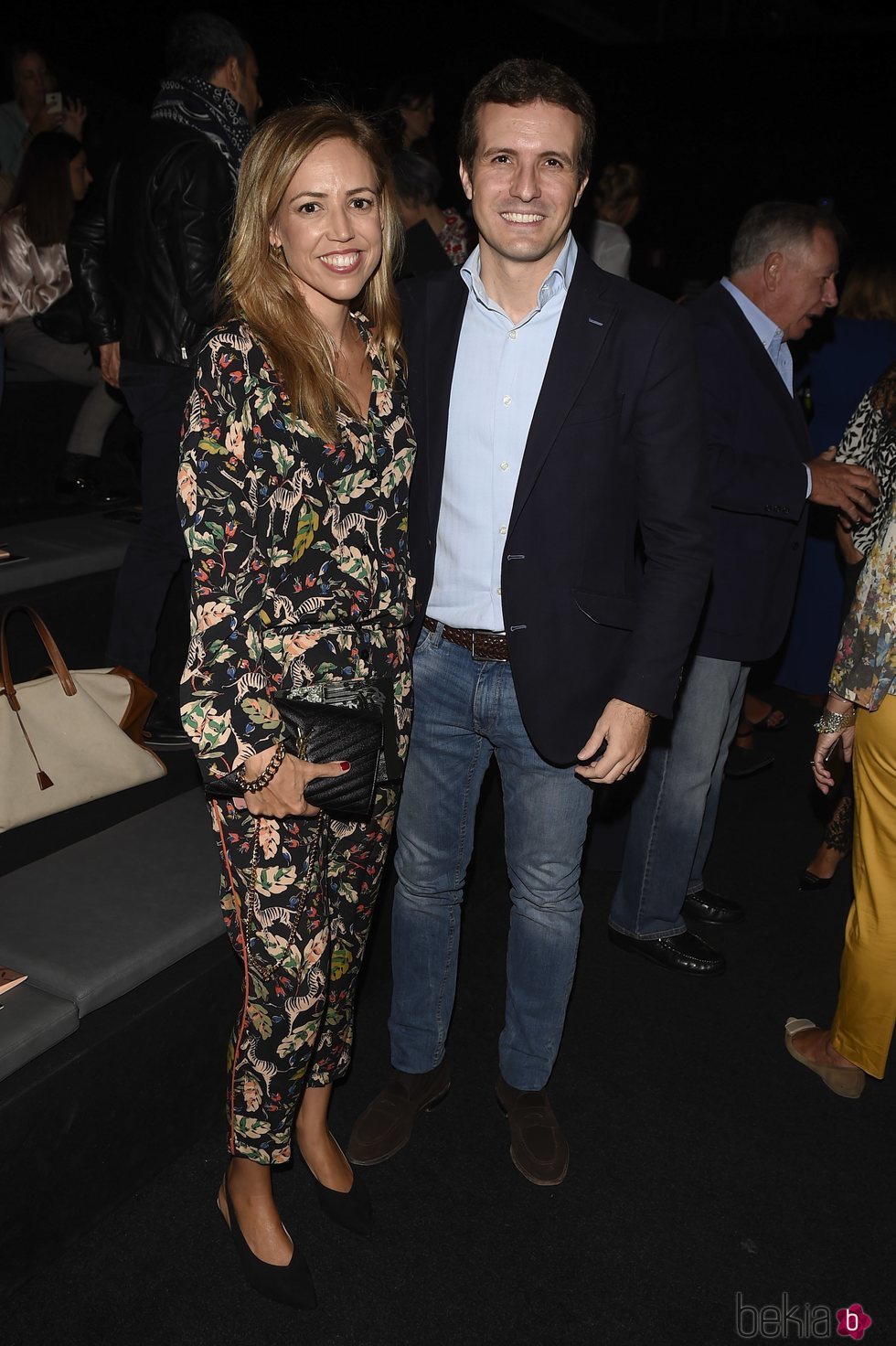 Pablo Casado e Isabel Torres en el desfile de Alianto en MMBFW