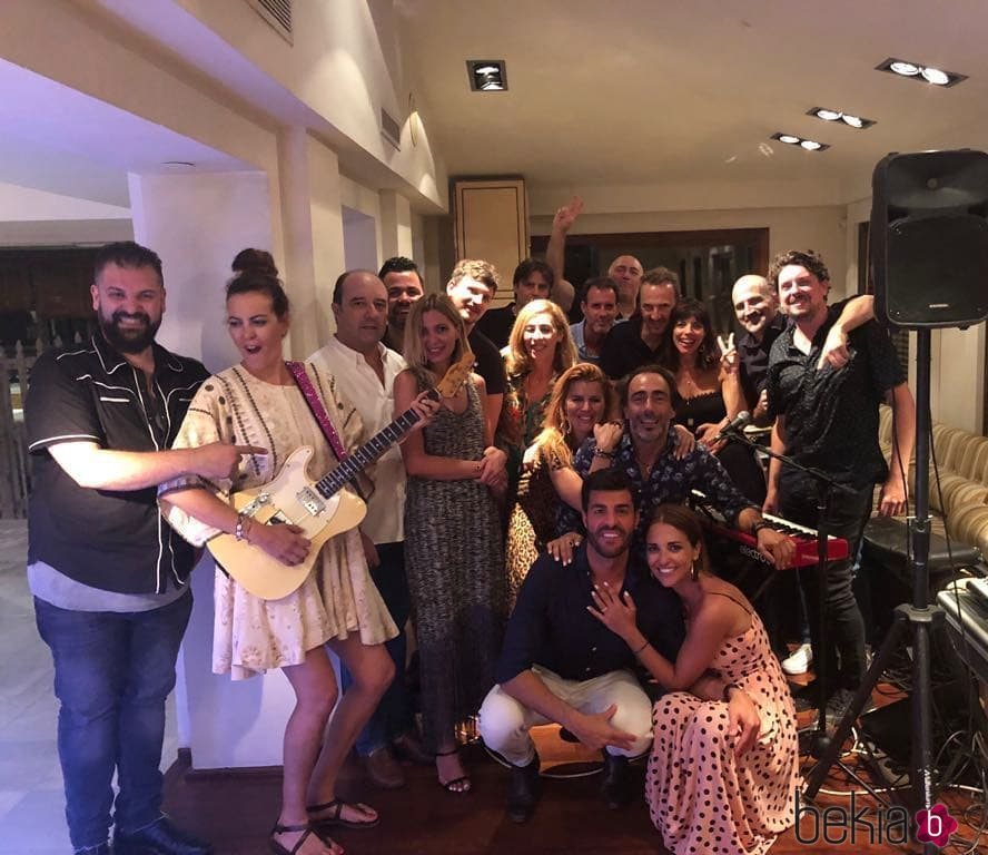 Paula Echevarría celebrando su 41 cumpleaños con todos sus amigos