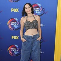 Noah Cyrus en la alfombra roja de los Teen Choice Awards 2018