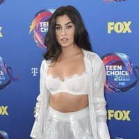 Lauren Jauregui en la alfombra roja de los Teen Choice Awards 2018
