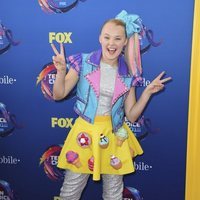 JoJo Siwa en la alfombra roja de los Teen Choice Awards 2018