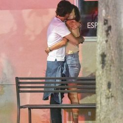 Alessandra Ambrosio con Nicolo Oddi besándose en Los Ángeles 2018