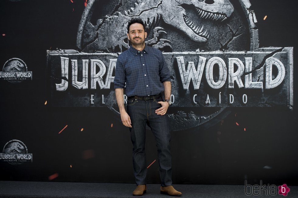 Juan Antonio Bayona durante el photocall de 'Jurassic World: El Reino Caído' en Madrid
