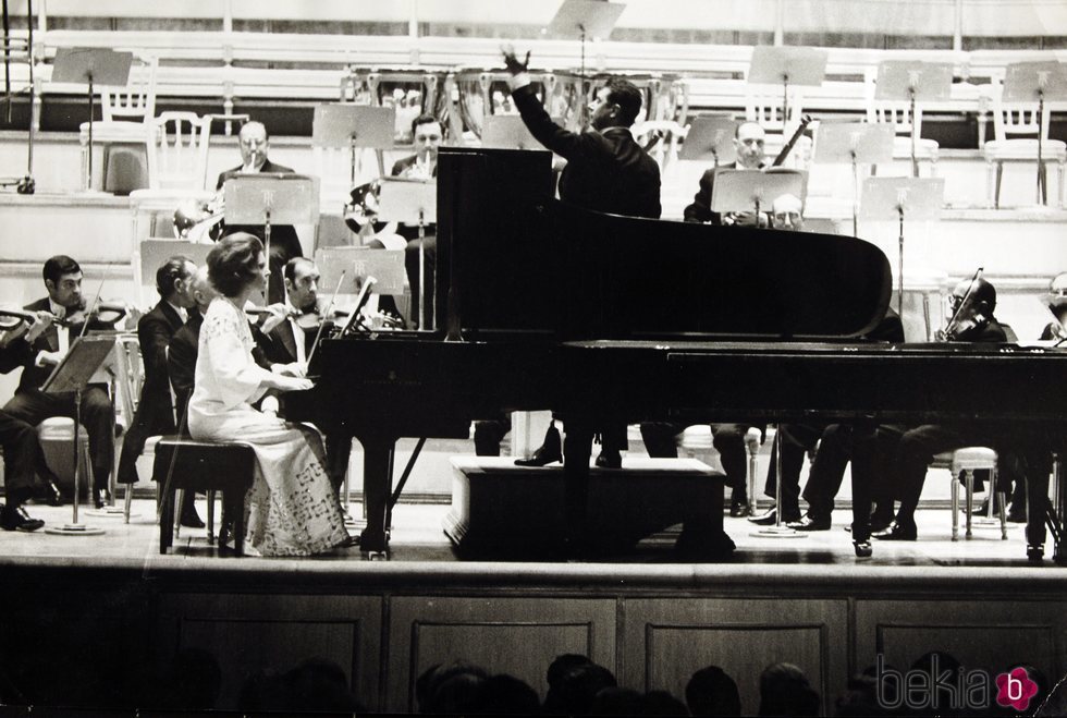 Irene de Grecia tocando el piano