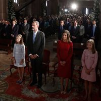 Los Reyes Felipe y Letizia, sus hijas Leonor y Sofía y Menchu Álvarez del Valle en la Misa por el centenario de la Coronación de la Virgen de Covadonga